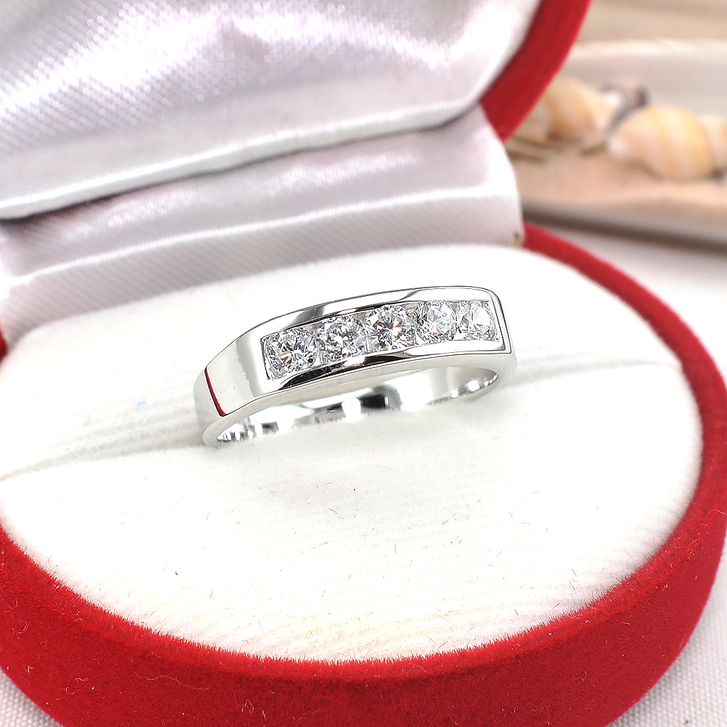 แหวนเงินแท้ราคาถูกชุบทองคำขาว เพชรCZแท้ 0.50 กะรัต งานประณีตสวยงาม สั่งผลิตค่ะ