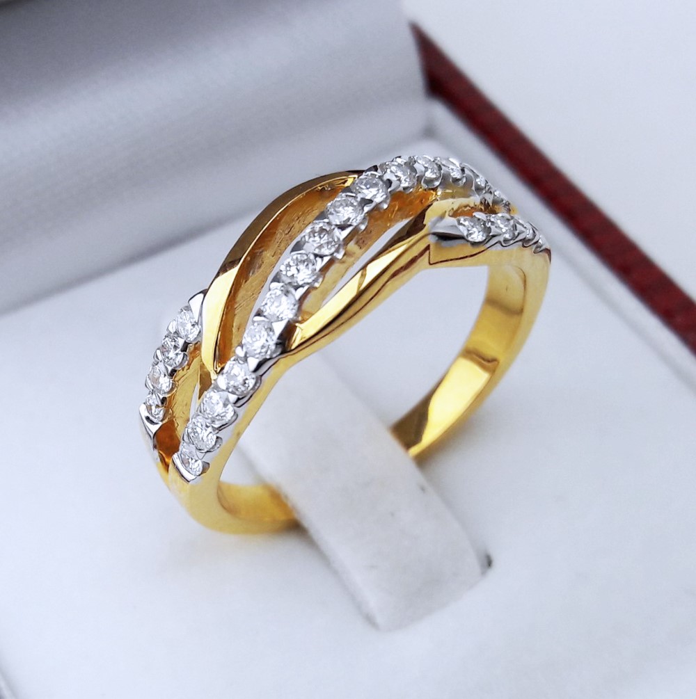 สั่งผลิตเพชรเบลเยี่ยมคัท แหวนแต่งงาน แหวนหมั้น ใส่เที่ยว ออกงาน แหวนทองคำ 18K เพชรแท้ 0.38 กะรัต 4.67 กรัม น้ำ 99 ราคาถูกมาก มีใบรับประกันค่ะ