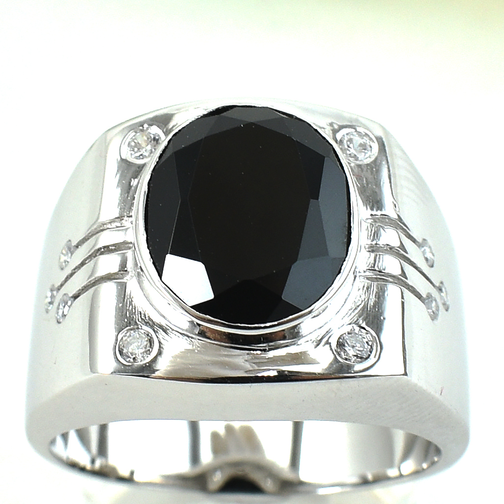 แหวนเงินแท้ราคาถูกชุบทองคำขาว นิลแท้ 6.0 กะรัต เพชรCZ 0.18 กะรัต งานประณีตสวยงาม สั่งผลิตค่ะ