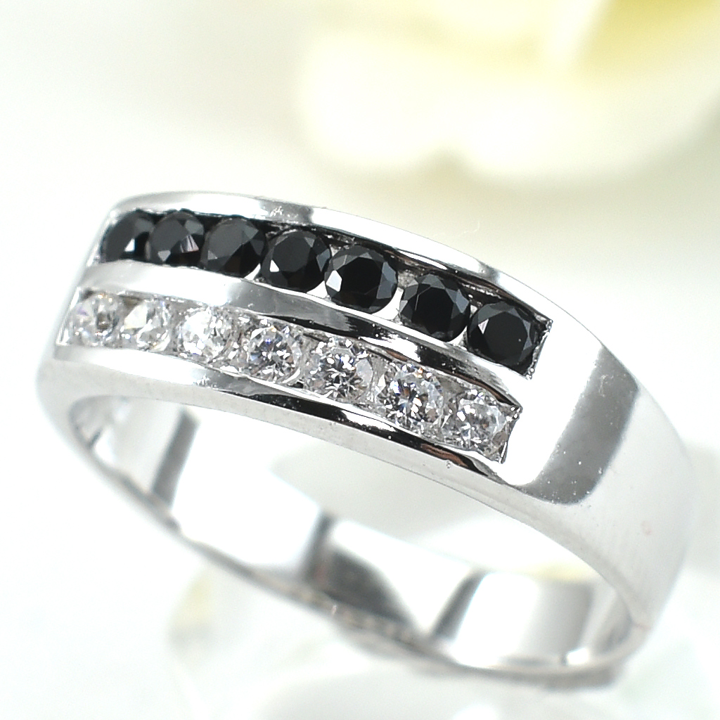 แหวนเงินแท้ราคาถูกชุบทองคำขาว นิลแท้ 0.28 กะรัต เพชรCZ 0.21 กะรัต งานประณีตสวยงาม สั่งผลิตค่ะ