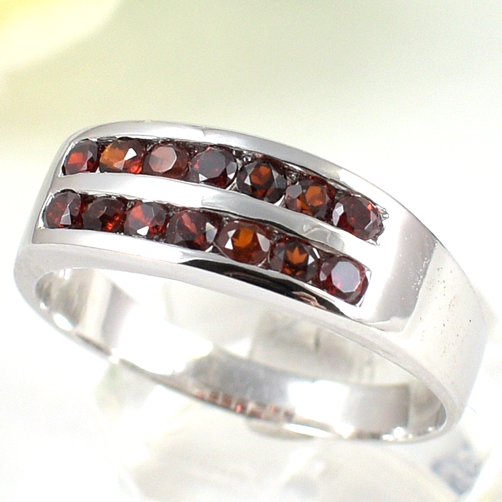 แหวนเงินแท้ราคาถูกชุบทองคำขาว โกเมนแท้ 0.70 กะรัต งานประณีตสวยงาม สั่งผลิตค่ะ