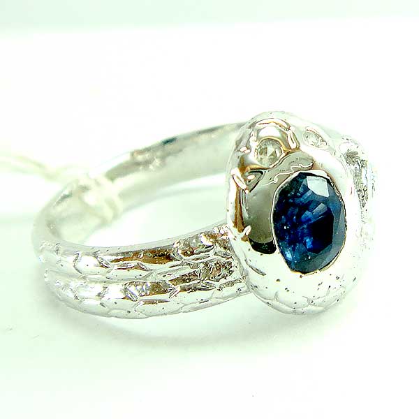 แหวนเงินแท้ราคาถูกชุบทองคำขาว ไพลินแท้ 0.65 กะรัต เพชรCZ 0.014 กะรัต งานประณีตสวยงาม สั่งผลิตค่ะ