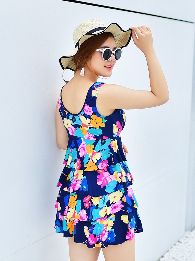 ชุดว่ายน้ำ ทูพีช ชุด+กางเกง รอบอก40-46 กางเกงรอบเอว 30-38สะโพก 40-50 นิ้วเสื้อยาว 32 นิ้ว แบบสวย ราคาถูกค่ะ