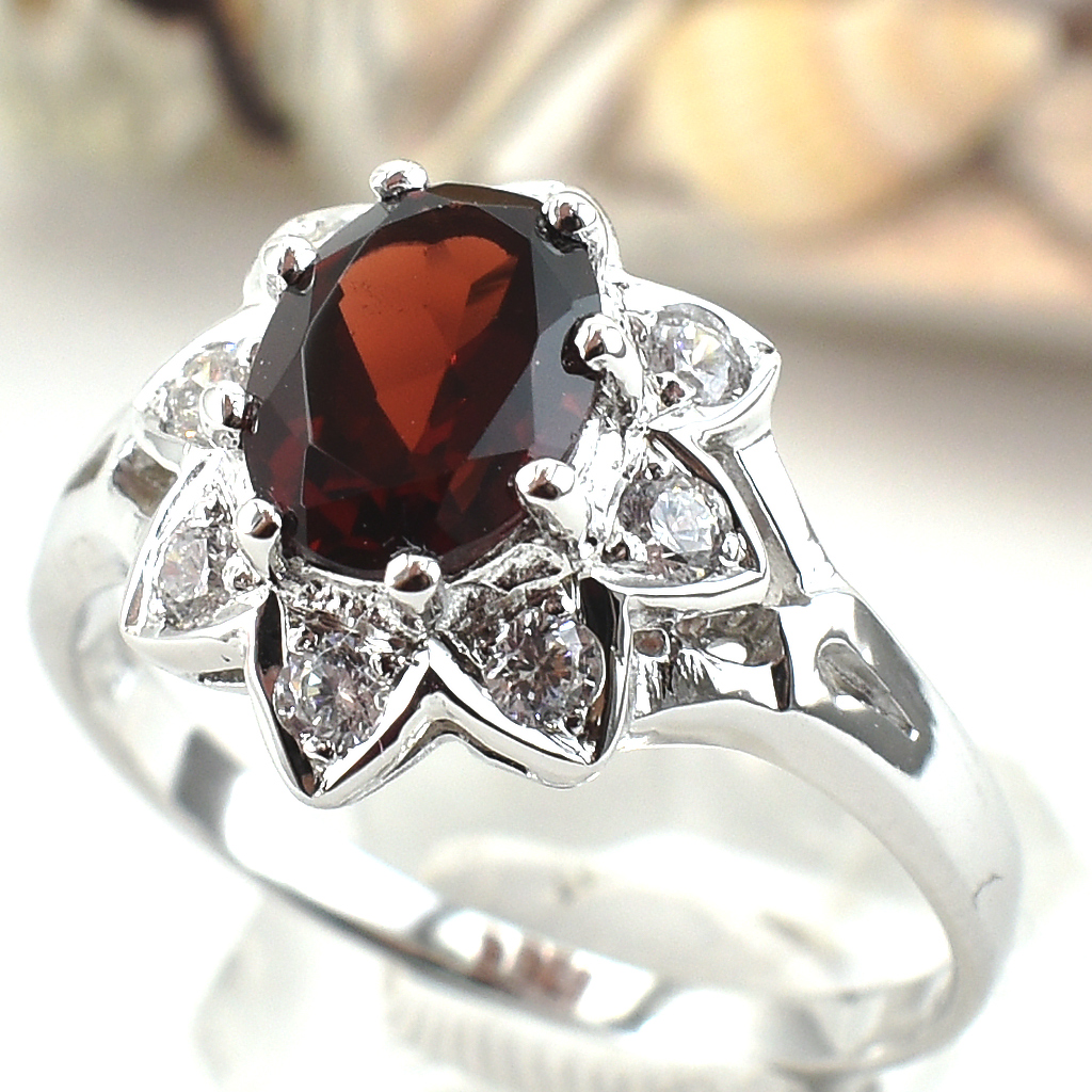 แหวนเงินแท้ราคาถูกชุบทองคำขาว พลอยแท้โกเมน 1.65 กะรัต เพชรCZ 0.24 กะรัต งานประณีตสวยงาม สั่งผลิตค่ะ