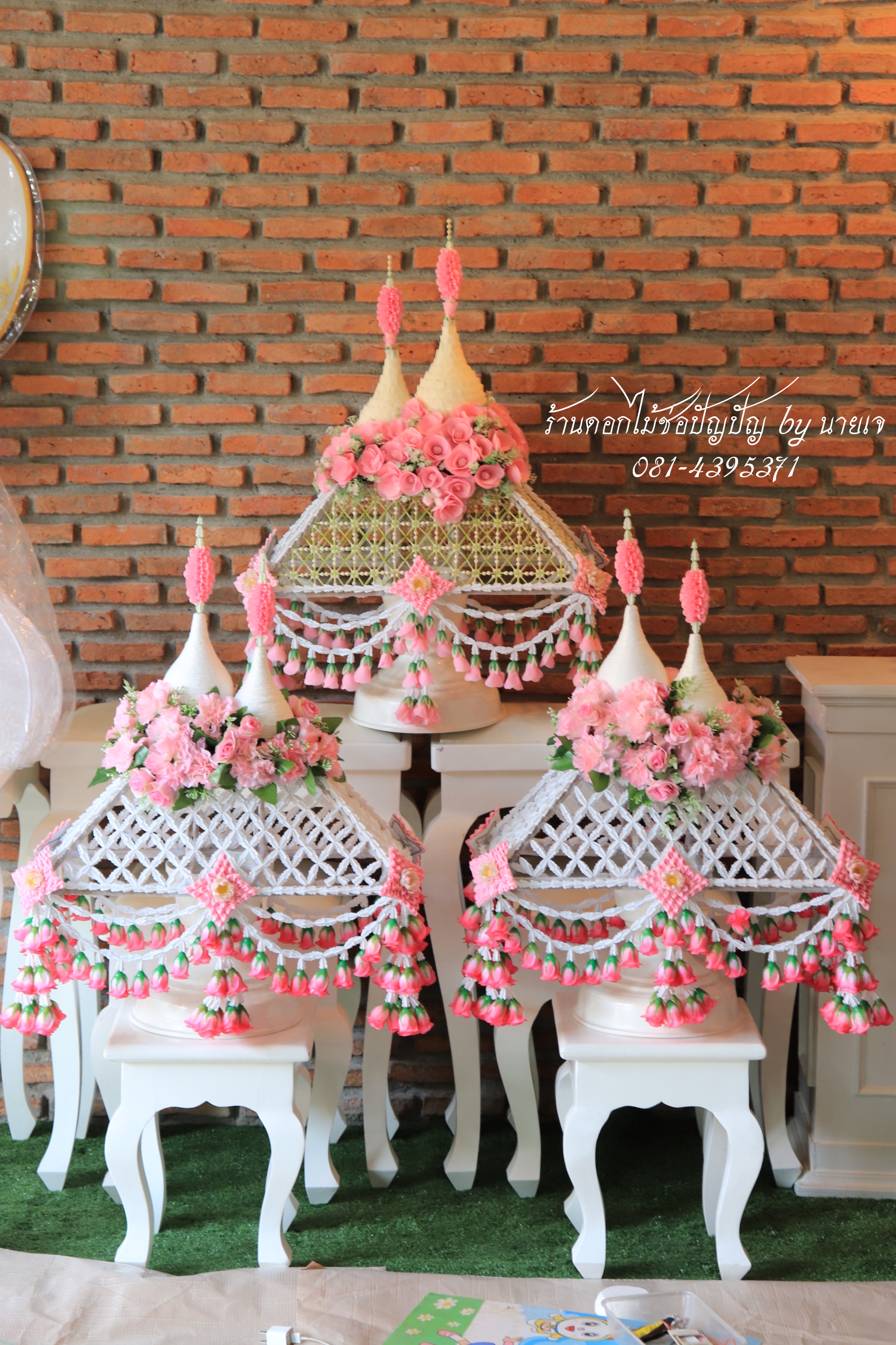 ที่คลุมผ้าไตรดอกไม้ประดิษฐ์