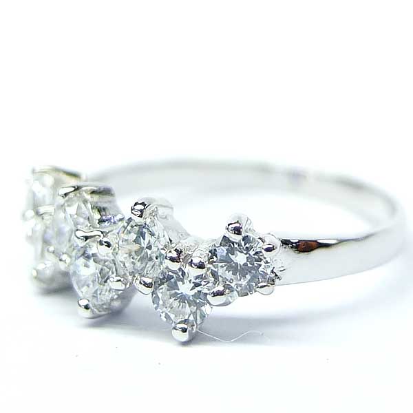 แหวนเงินแท้ราคาถูกชุบทองคำขาว เพชรCZแท้ 0.70 กะรัต งานประณีตสวยงาม สั่งผลิตค่ะ