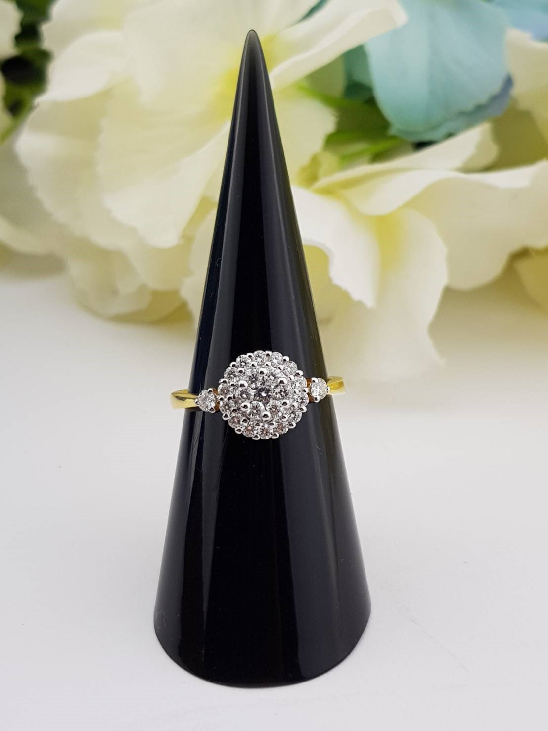 สั่งผลิตเพชรเบลเยี่ยมคัท แหวนแต่งงาน แหวนหมั้น ใส่เที่ยว ออกงาน แหวนทองคำ 18K เพชรแท้ 0.59 กะรัต 3.74 กรัม น้ำ 99 ราคาถูกมาก มีใบรับประกันค่ะ