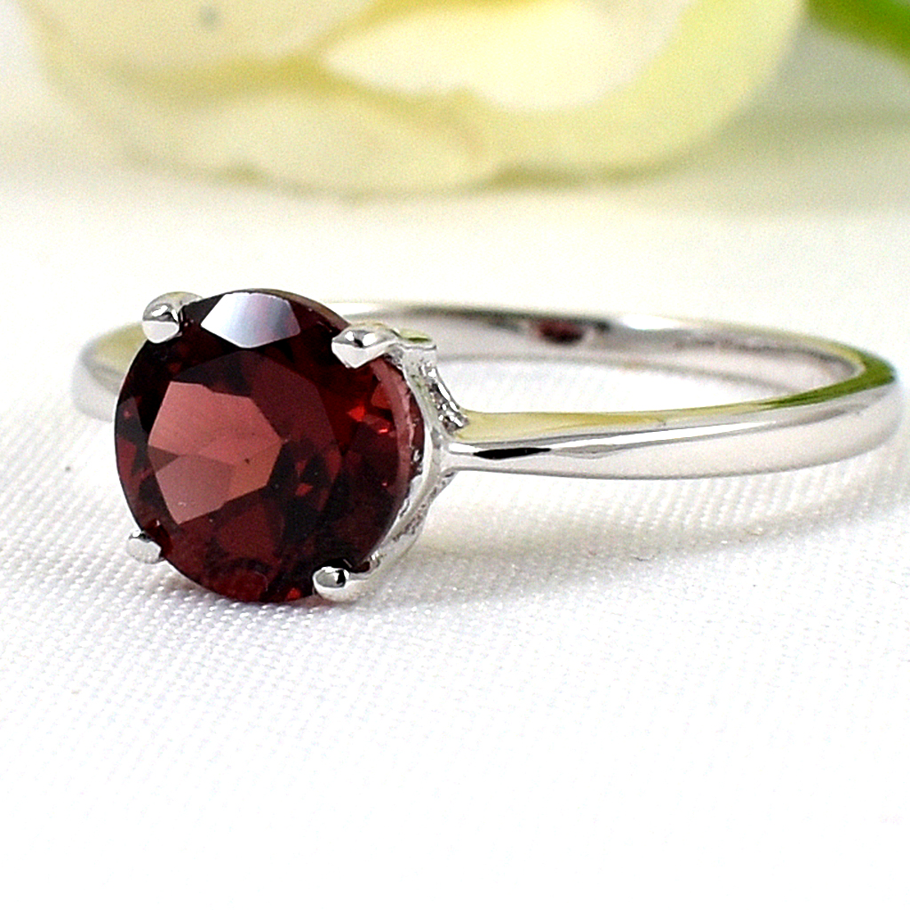 แหวนเงินแท้ราคาถูกชุบทองคำขาว โกเมนแท้ 1.65 กะรัต งานประณีตสวยงาม สั่งผลิตค่ะ