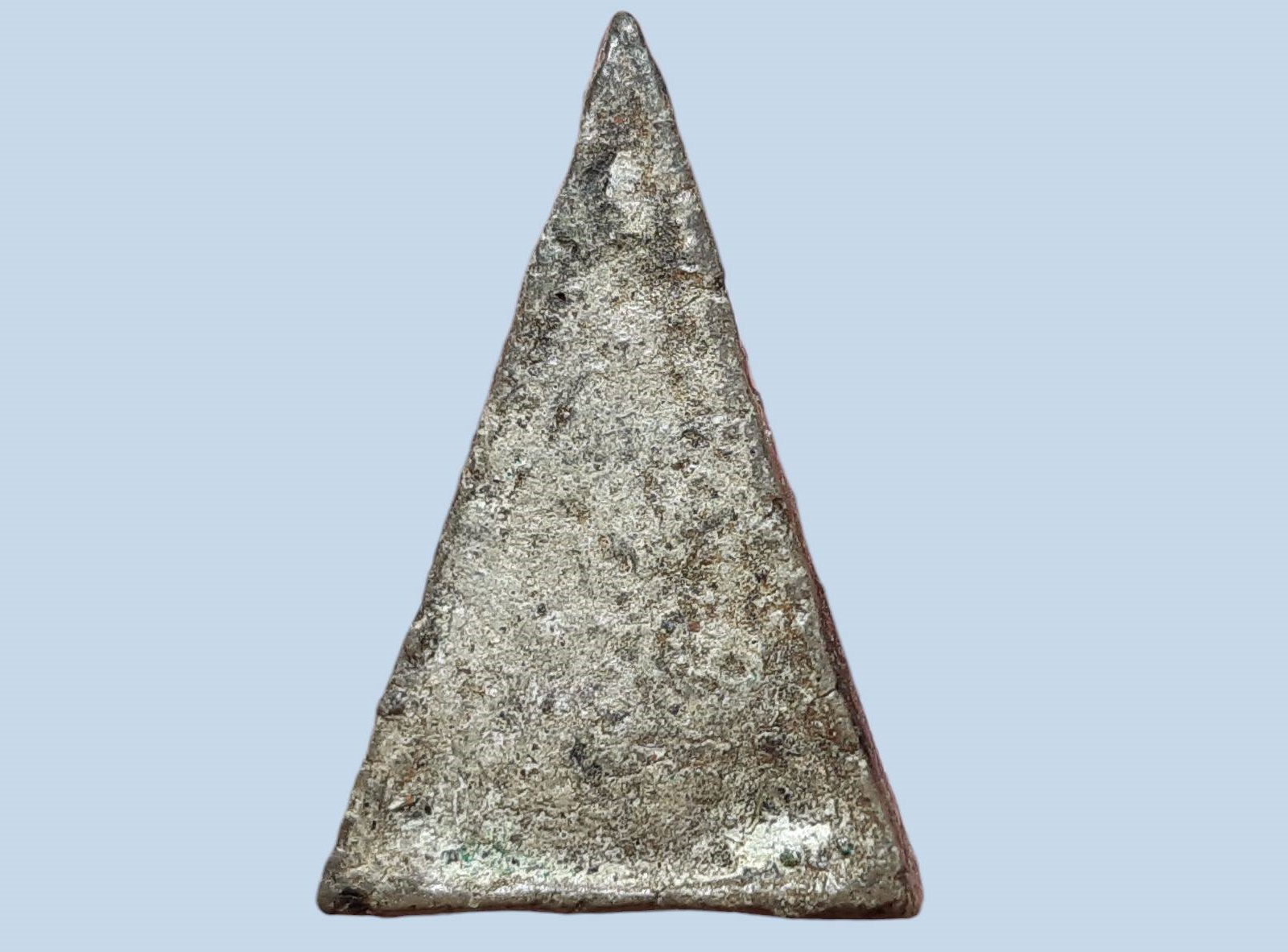 นางพญา พิมพ์เข่าตรง เนื้อดินสีดำ