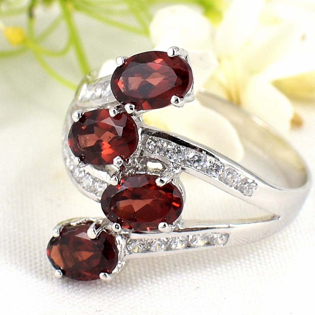 แหวนเงินแท้ราคาถูกชุบทองคำขาว พลอยแท้โกเมน 2.40 กะรัต เพชรCZ 0.33 กะรัต งานประณีตสวยงาม สั่งผลิตค่ะ