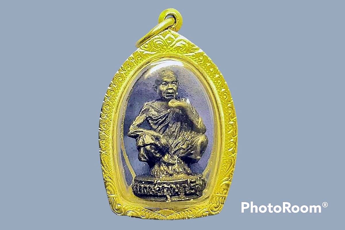 รูปเหมือน หลวงพ่อคูณ ปริสุทฺโธ วัดบ้านไร่ จ.นครราชสีมา เลี่ยมทองคำ