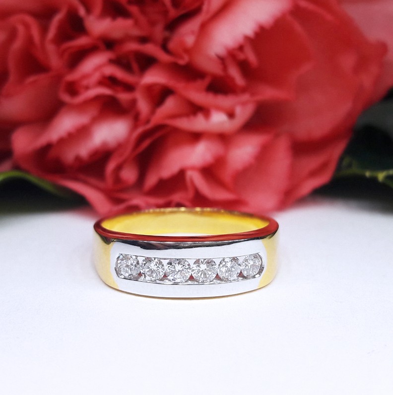 สั่งผลิตเพชรเบลเยี่ยมคัท แหวนแต่งงาน แหวนหมั้น ใส่เที่ยว ออกงาน แหวนทองคำ 18K เพชรแท้ 0.30 กะรัต 5.17 กรัม น้ำ 99 ราคาถูกมาก มีใบรับประกันค่ะ