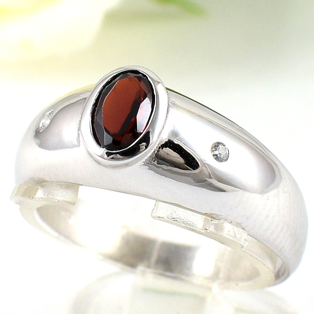 แหวนเงินแท้ราคาถูกชุบทองคำขาว พลอยแท้โกเมน 0.60 กะรัต เพชรCZ 0.02 กะรัต งานประณีตสวยงาม สั่งผลิตค่ะ