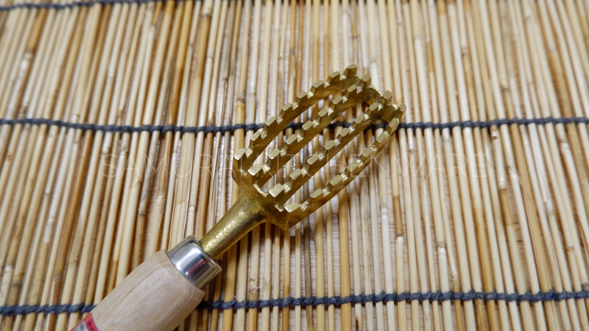 ที่ขอดเกล็ดปลา ที่ขูดเกล็ดปลา ทองเหลือง (Japan)