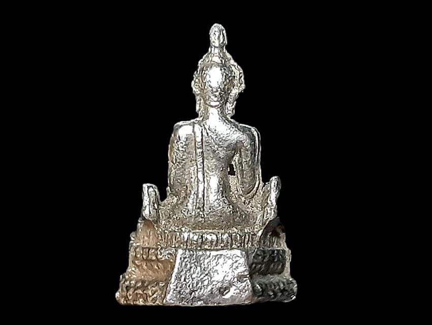 รูปหล่อ พระพุทธชินราช วัดพระศรีรัตนมหาธาตุ พิษณุโลก ซุ้มหัก