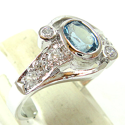 แหวนเงินแท้ราคาถูกชุบทองคำขาว สวิสบลูโทปาซแท้ 0.65 กะรัต เพชรCZ 0.180 กะรัต งานประณีตสวยงาม สั่งผลิตค่ะ