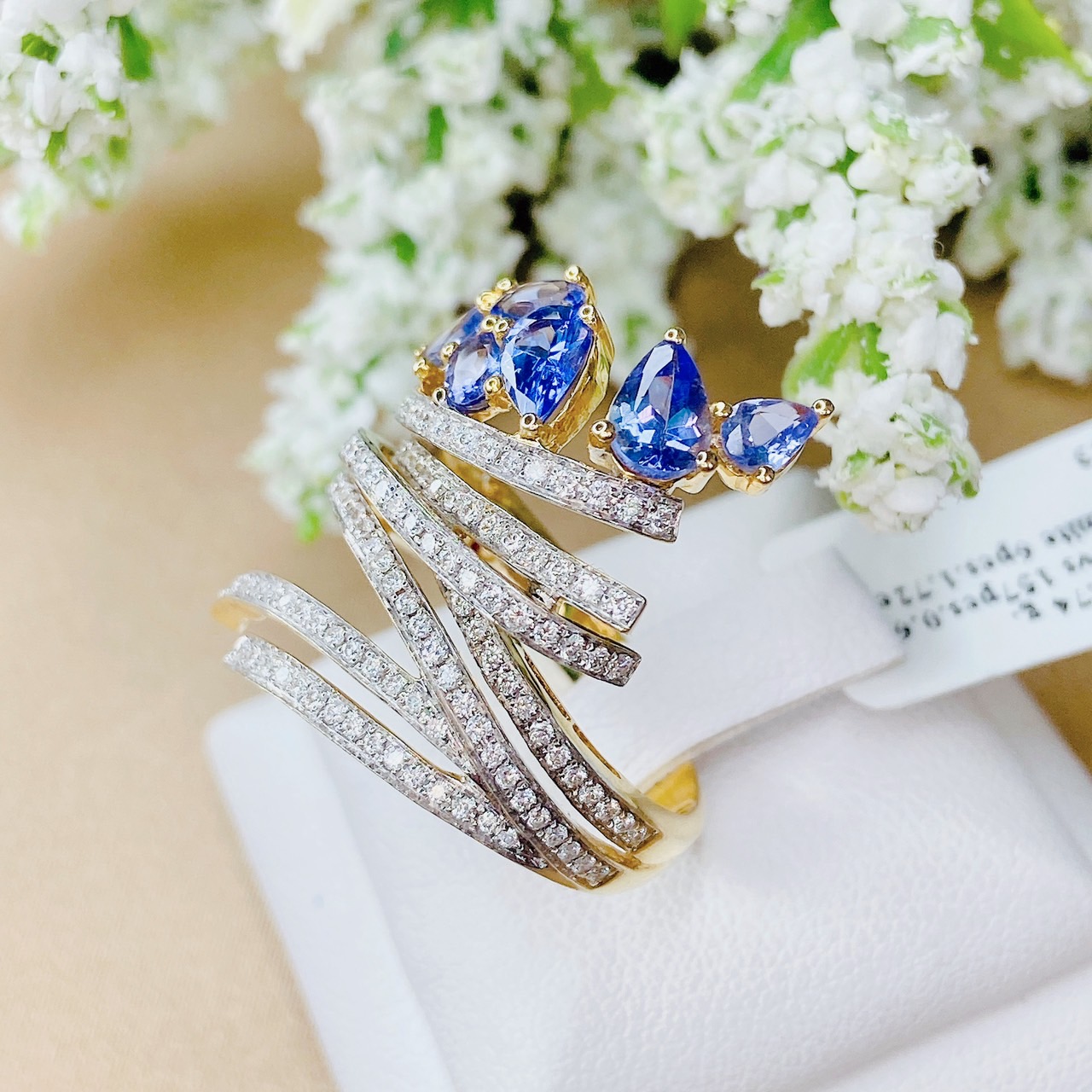 Sapphire 18K Gold, Get swept away by Dwungtamon | Collection's vivid gemstones and intricately placed diamonds set in 18k gold.