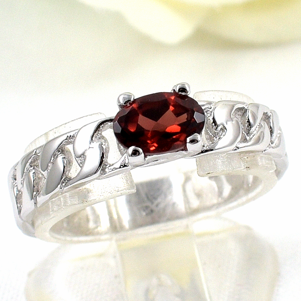 แหวนเงินแท้ราคาถูกชุบทองคำขาว โกเมนแท้ 0.57 กะรัต งานประณีตสวยงาม สั่งผลิตค่ะ