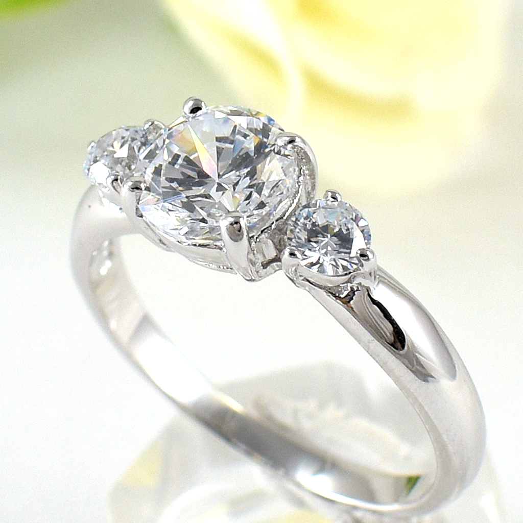 แหวนเงินแท้ราคาถูกชุบทองคำขาว เพชรCZเม็ดกลาง 1.25 กะรัต เพชรCZเม็ดข้าง 0.34 กะรัต งานประณีตสวยงาม สั่งผลิตค่ะ