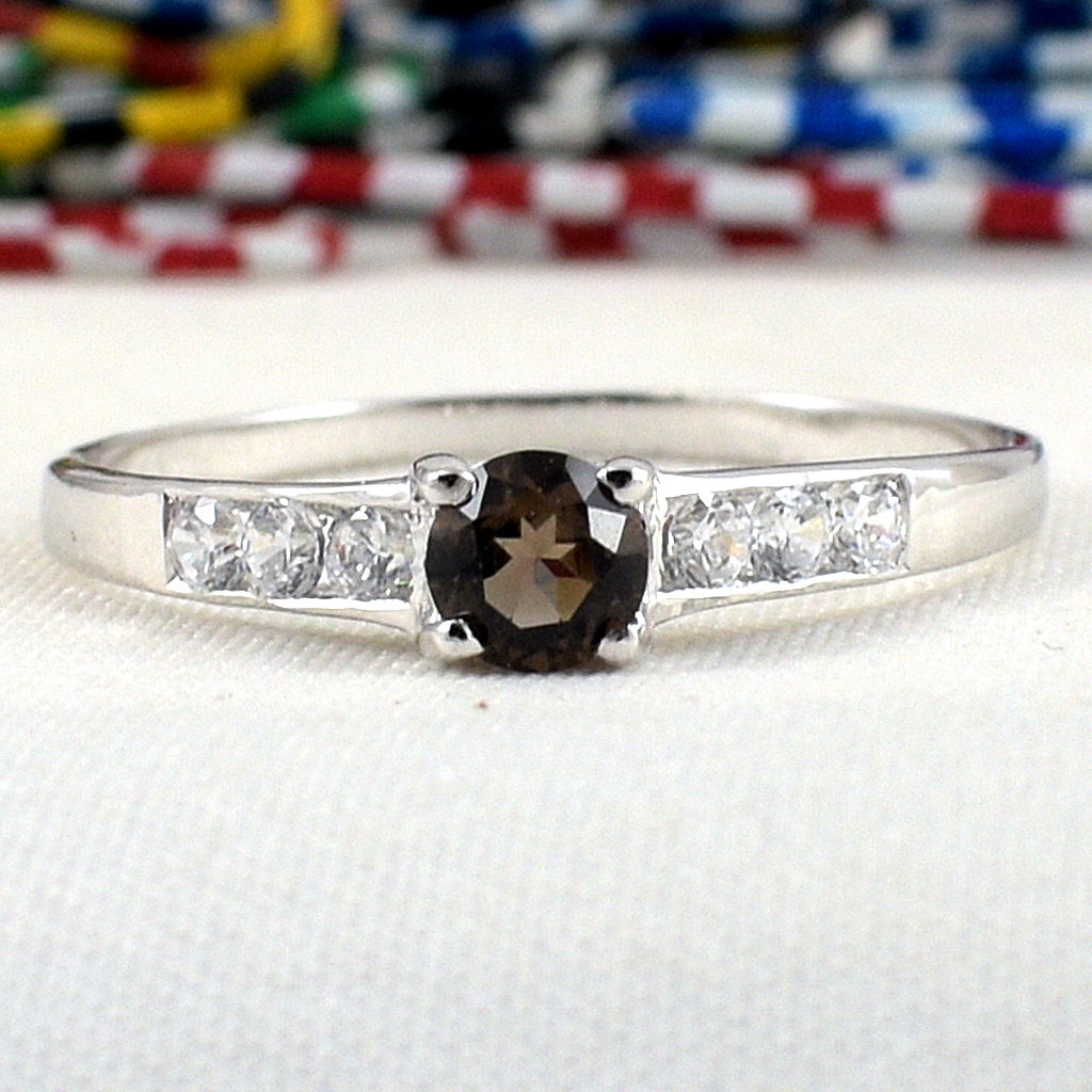 แหวนเงินแท้ราคาถูกชุบทองคำขาว พลอยแท้สโมกกี้ควอทซ์ 0.24 กะรัต เพชรCZ 0.18 กะรัต งานประณีตสวยงาม สั่งผลิตค่ะ