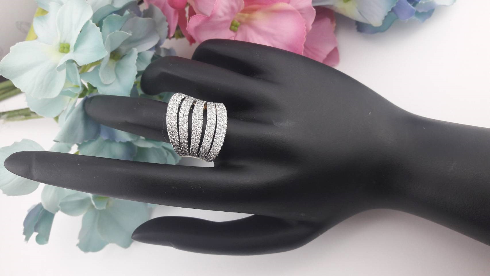 สั่งผลิตเพชรเบลเยี่ยมคัท แหวนแต่งงาน แหวนหมั้น ใส่เที่ยว ออกงาน แหวนทองคำ 18K เพชรแท้ 1.95 กะรัต 7.14 กรัม น้ำ 99 ราคาถูกมาก มีใบรับประกันค่ะ