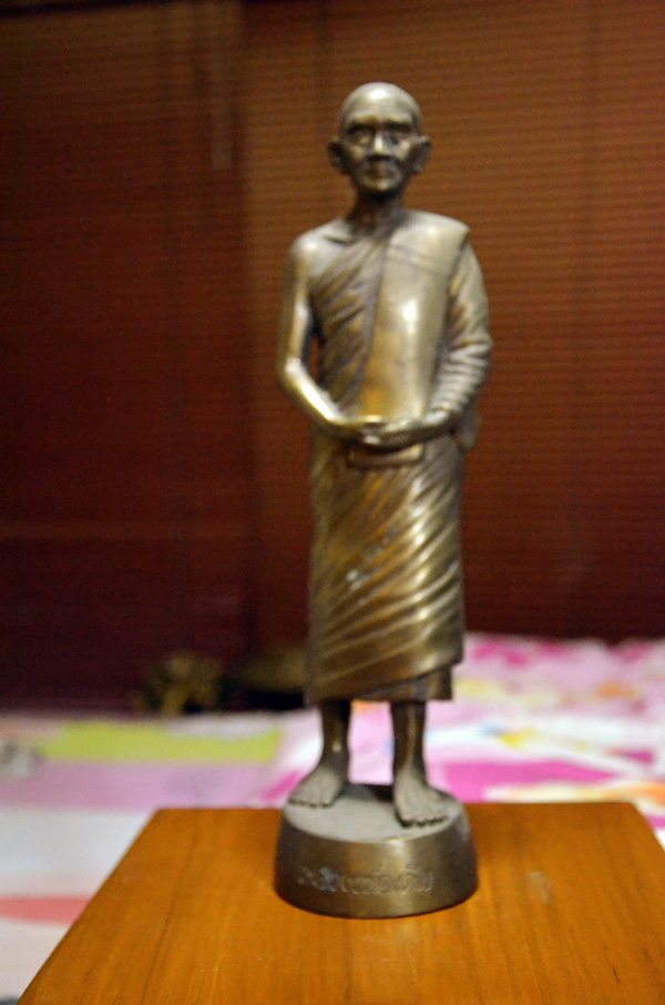 หลวงพ่อเดิม วัดหนองโพ สูง10นิ้ว เนื้อทองเหลือง