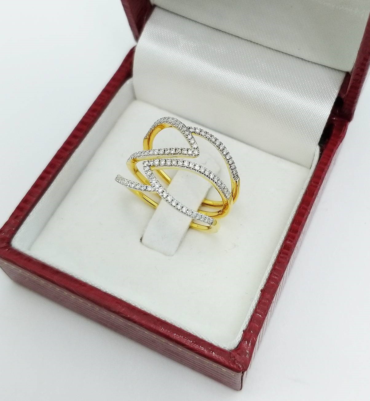 สั่งผลิตเพชรเบลเยี่ยมคัท แหวนแต่งงาน แหวนหมั้น ใส่เที่ยว ออกงาน แหวนทองคำ 18K เพชรแท้ 0.27 กะรัต 4.17 กรัม น้ำ 99 ราคาถูกมาก มีใบรับประกันค่ะ