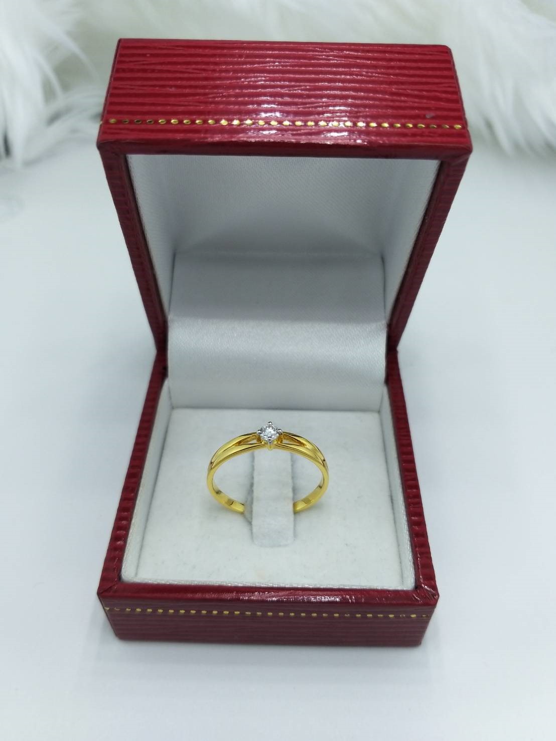 สั่งผลิตเพชรเบลเยี่ยมคัท แหวนแต่งงาน แหวนหมั้น ใส่เที่ยว ออกงาน แหวนทองคำ 18K เพชรแท้ 0.11 กะรัต 1.68 กรัม น้ำ 99 ราคาถูกมาก มีใบรับประกันค่ะ