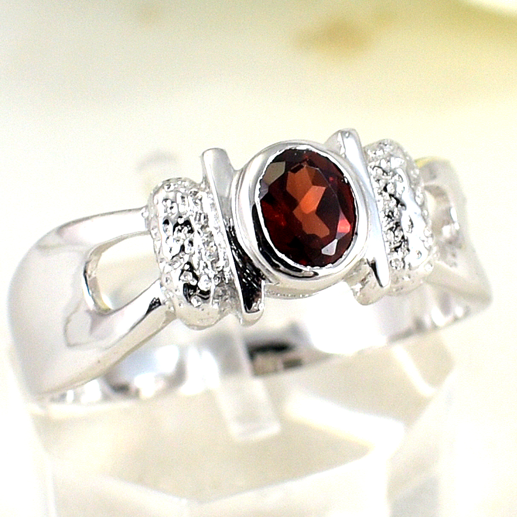 แหวนเงินแท้ราคาถูกชุบทองคำขาว โกเมนแท้ 0.45 กะรัต งานประณีตสวยงาม สั่งผลิตค่ะ