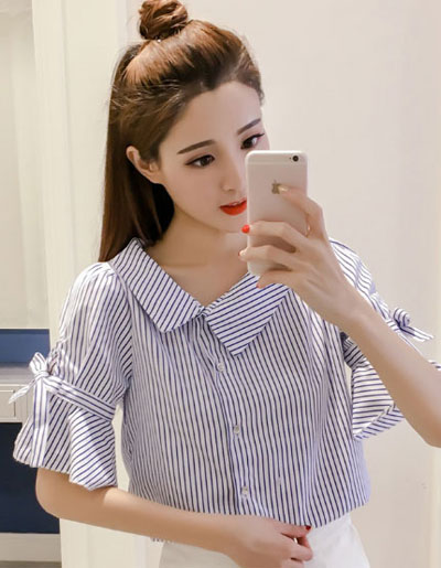 เสื้อแฟชั่นลายตรงสีน้ำเงินขาวกระดุมเฉียงแขนระบายผูกโบว์น่ารักสไตล์เกาหลี รหัส 1845
