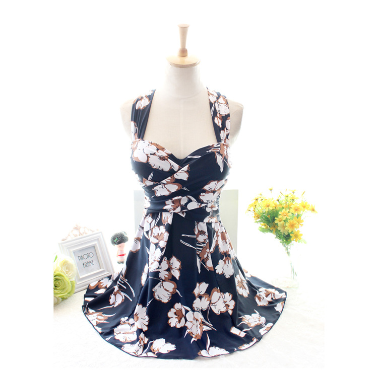 ชุดว่ายน้ำคนอ้วน 6xl สีน้ำเงินผ้าลายดอกไม้ รอบอก 42-48 เอว 36-42 สะโพก 42-50 นิ้ว ชุดยาว 33 นิ้วค่ะ สวย หรู สุดๆค่ะ