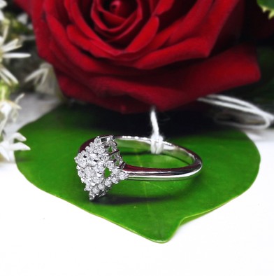 สั่งผลิตเพชรเบลเยี่ยมคัท แหวนแต่งงาน แหวนหมั้น ใส่เที่ยว ออกงาน แหวนทองคำ 18K เพชรแท้ 0.25 กะรัต 2.68 กรัม น้ำ 99 ราคาถูกมาก มีใบรับประกันค่ะ