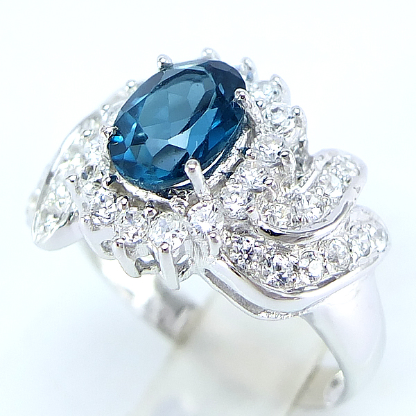 แหวนเงินแท้ราคาถูกชุบทองคำขาว ลอนดอนบลูโทปาซแท้ 1.65 กะรัต เพชรCZ 0.88 กะรัต งานประณีตสวยงาม สั่งผลิตค่ะ