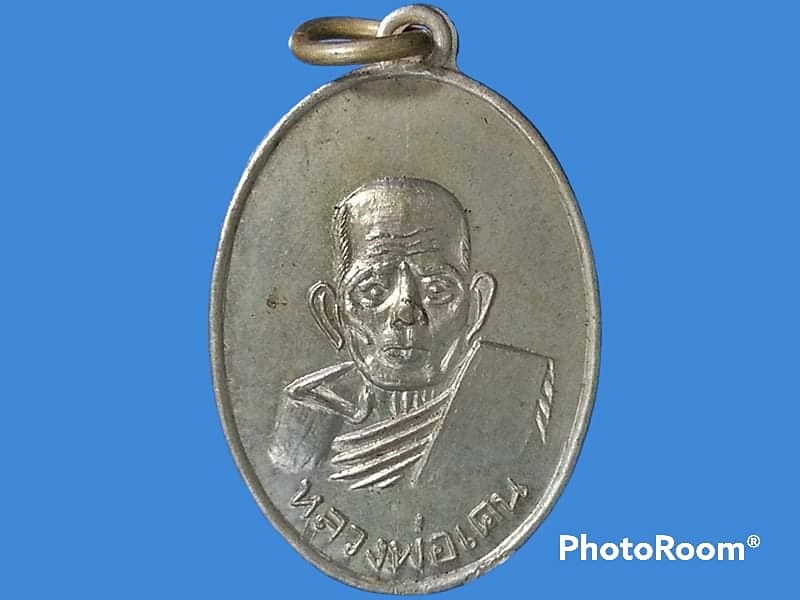 เหรียญ หลวงพ่อเคน วัดถ้ำเขาอีโต้ จ.ปราจีนบุรี อายุ 108 ปี 2510 วัตถุมงคลที่ท่านสร้างที่เด่นๆ อย่างภาพถ่ายที่สร้างเนื่องในอายุ 100 ปี 106ปี 108ปี ท่านจะนั่งประดิษฐ์ประดอยโดยแต่ละรุ่นจะมีไซดูดทรัพย์ สาริกา และตะกรุด โดยท่านจะทำเองทั้งหมด