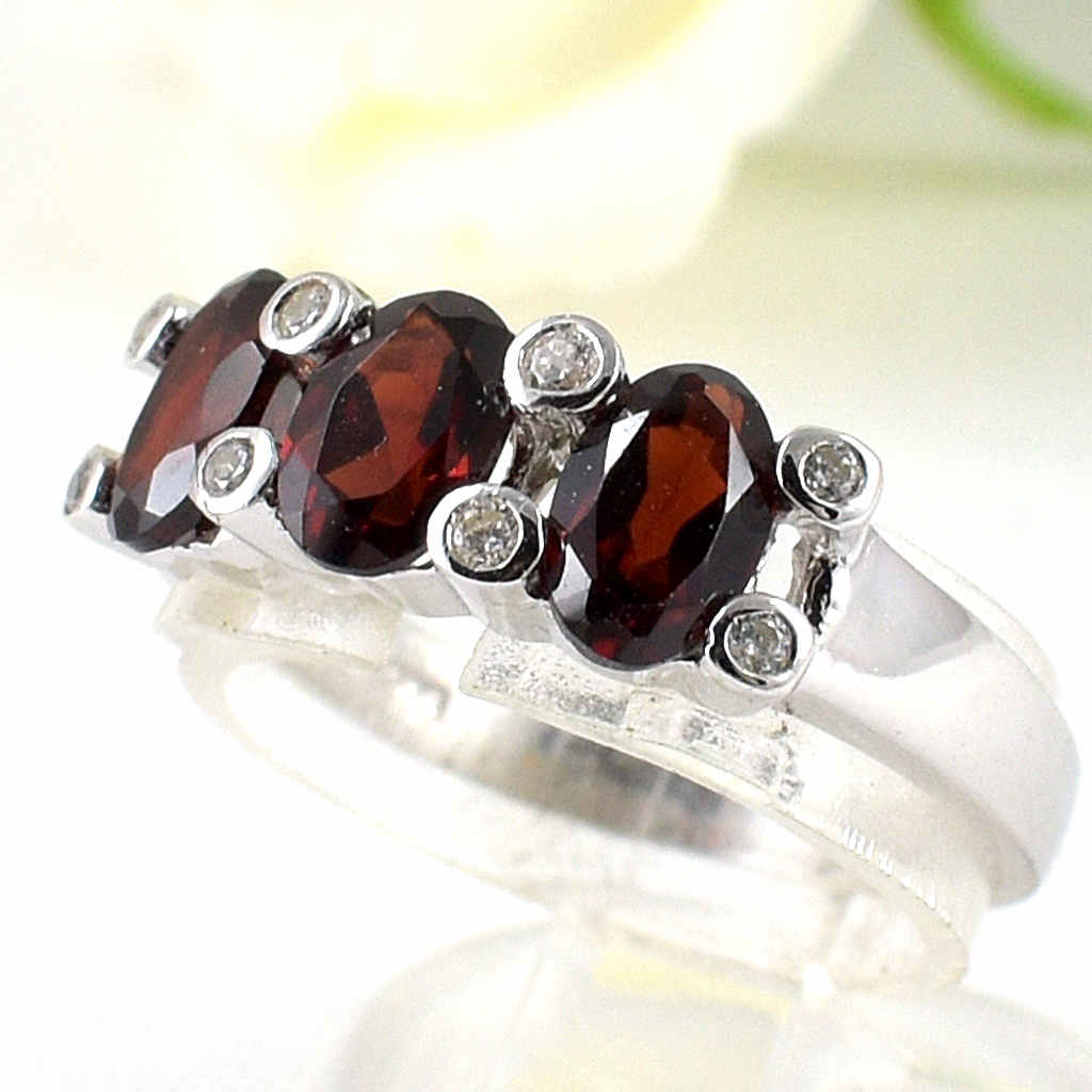 แหวนเงินแท้ราคาถูกชุบทองคำขาว พลอยแท้โกเมน 2.40 กะรัต เพชรCZ 0.08 กะรัต งานประณีตสวยงาม สั่งผลิตค่ะ