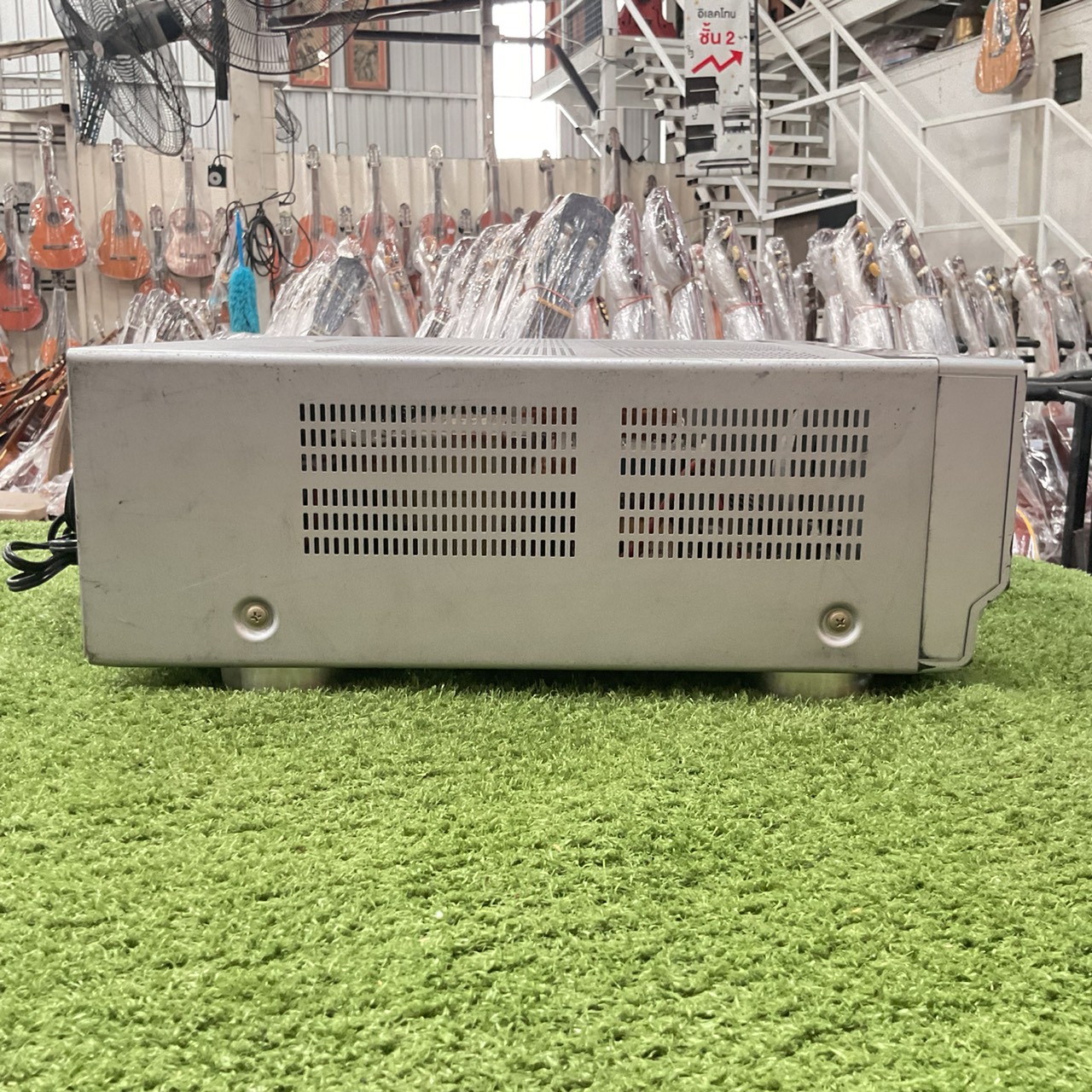 เครื่องขยายเสียง Victor : RX-V610