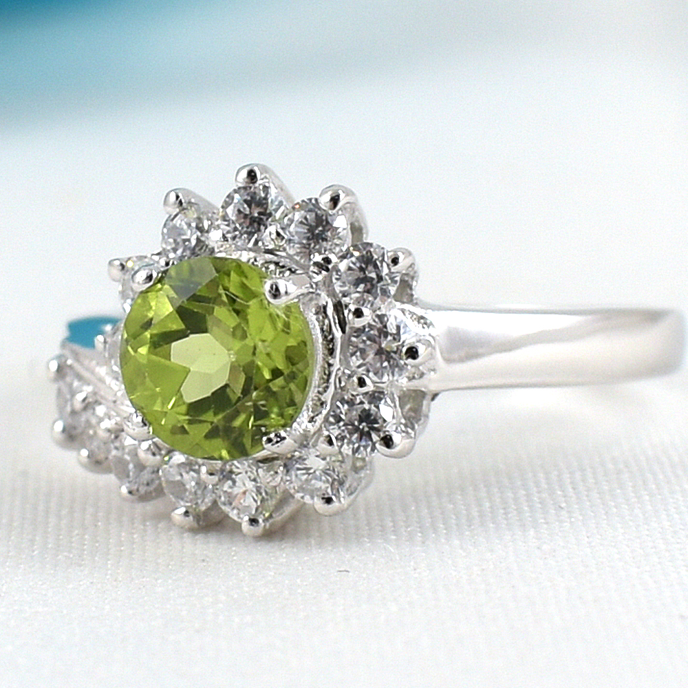 แหวนเงินแท้ราคาถูกชุบทองคำขาว เพอริดอทแท้ 0.95 กะรัต เพชรCZ 0.42 กะรัต งานประณีตสวยงาม สั่งผลิตค่ะ