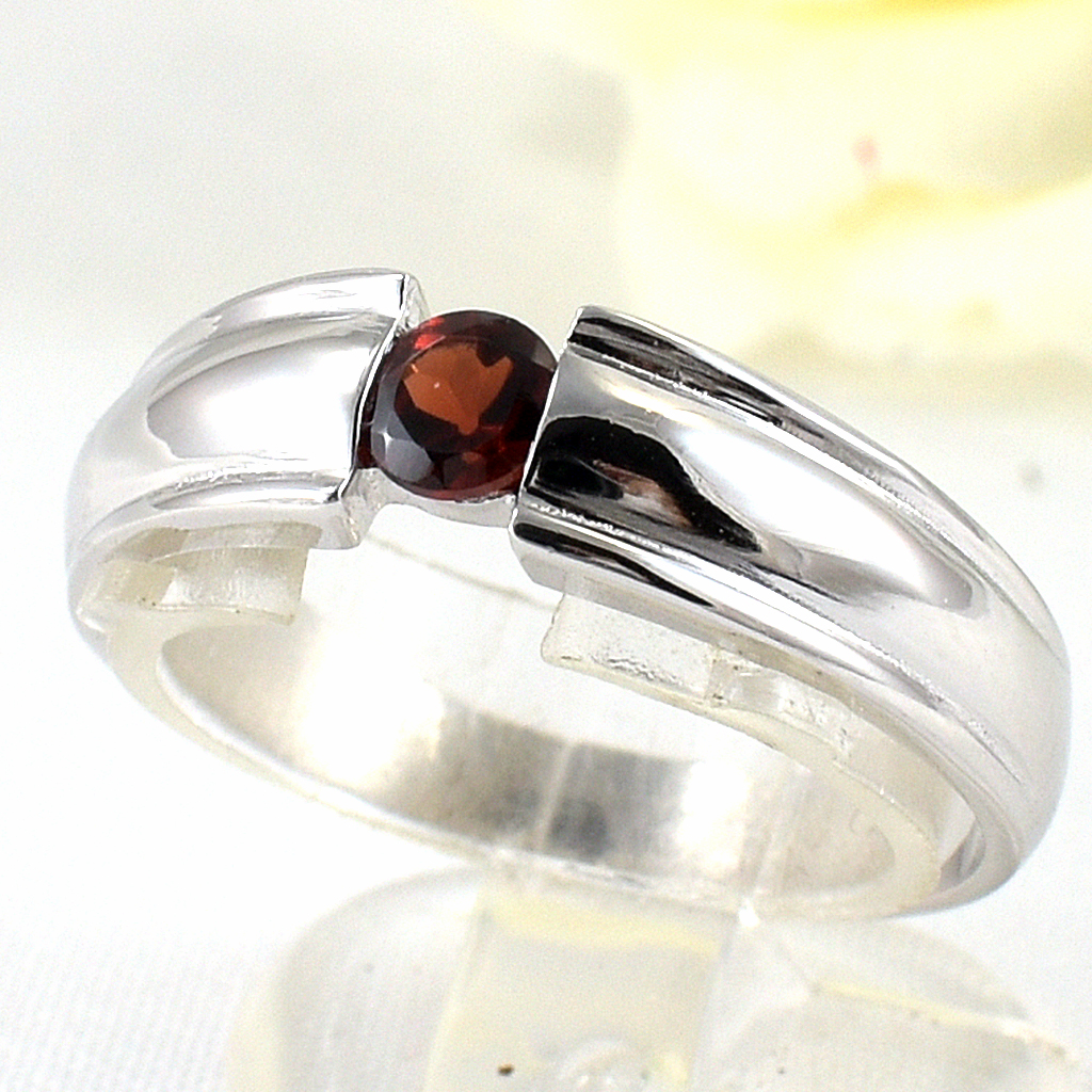 แหวนเงินแท้ราคาถูกชุบทองคำขาว โกเมนแท้ 0.35 กะรัต งานประณีตสวยงาม สั่งผลิตค่ะ