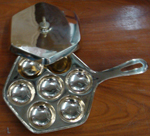กระทะขนมครกทองเหลือง 7 เต้า 016-KM-B7 Khanom Krok Pan brass There are 7 holes. 016-KM-B7 อุปกรณ์ทำขนม