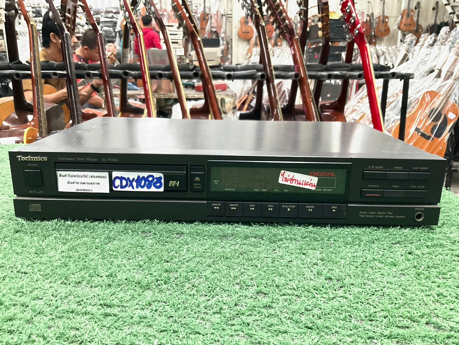 เครื่องเล่น CD : Technics / SL-P300 สินค้าไม่พร้อมใช้(ต้องซ่อม)