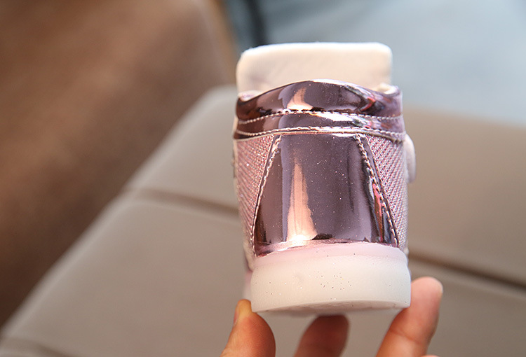 รองเท้าผ้าใบ คิตตี้้ มีไฟ