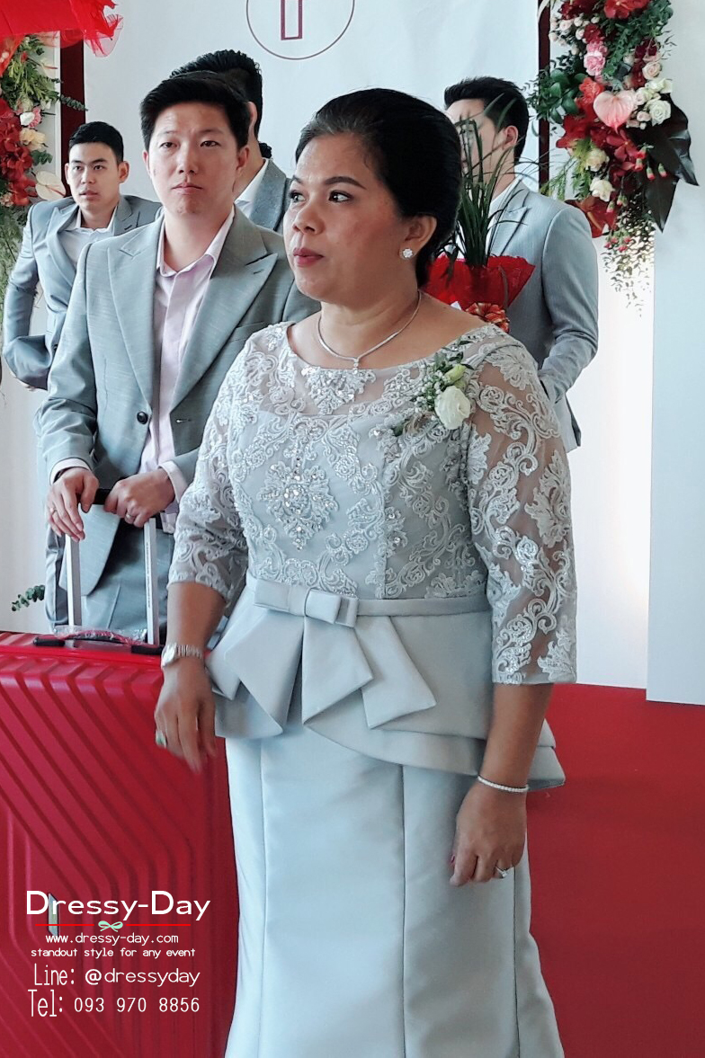 ชุดราตรีแม่เจ้าสาว