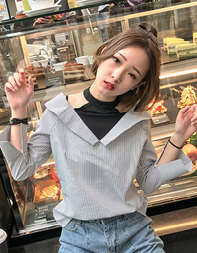 เสื้อเชิ๊ตแฟชั่น คอวี แต่งสายคล้องคอโชว์ไหล่ -1572-พื้นขาวลายทางดำ
