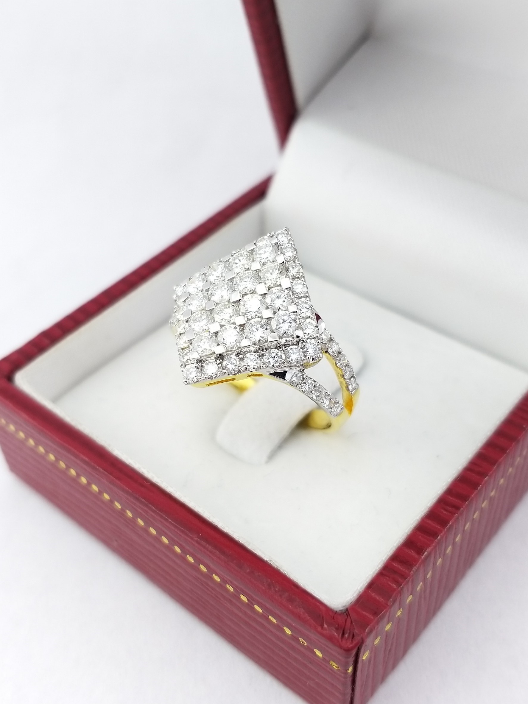 สั่งผลิตเพชรเบลเยี่ยมคัท แหวนแต่งงาน แหวนหมั้น ใส่เที่ยว ออกงาน แหวนทองคำ 18K เพชรแท้ 1.40 กะรัต 4.37 กรัม น้ำ 99 ราคาถูกมาก มีใบรับประกันค่ะ