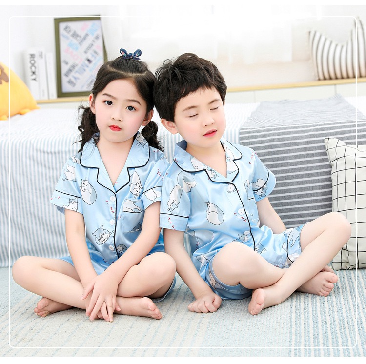 ชุดนอนเด็ก ชุดนอนผ้าซาติน แขนสั้น แบบมีลาย