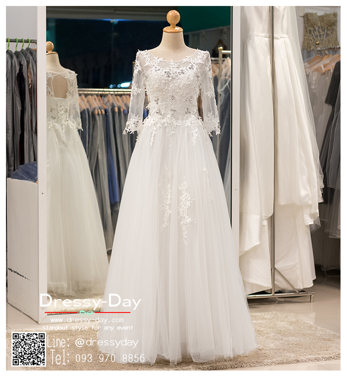 รหัส ชุดราตรียาว :BB143 ชุดแซก ชุดราตรียาวสีขาวมีแขนงานสวยมากๆ ประดับคริสตัสที่เอวเพิ่มความหรูหร่า
