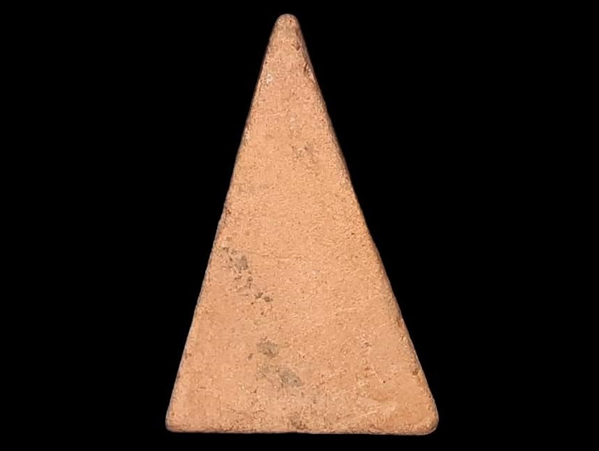 พระนางพญา หลวงพ่อทาบ วัดกระบกขึ้นผึ้ง จ.ระยอง เนื้อดิน ปี 2505 หลวงปู่ทิมปลุกเสก