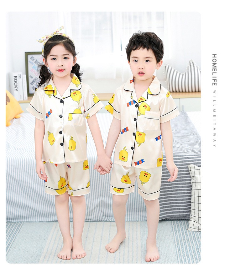ชุดนอนเด็ก ชุดนอนผ้าซาติน แขนสั้น แบบมีลาย