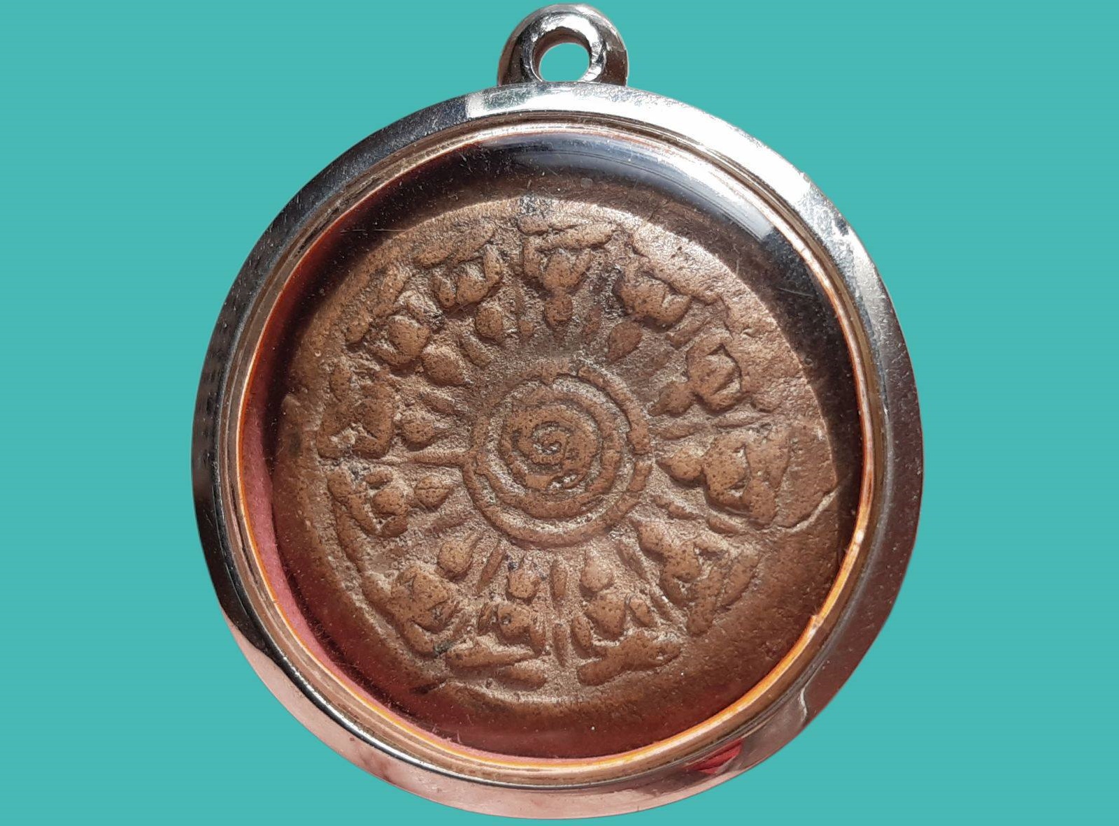 พระงบน้ำอ้อย กรุหนองแซง(หนองควายโซ) จ.สระบุรี สร้างในสมัยอยุธยาตอนปลาย เนื้อดิน จำนวนน้อย สภาพสวยสมบูรณ์ ไม่มีซ่อม