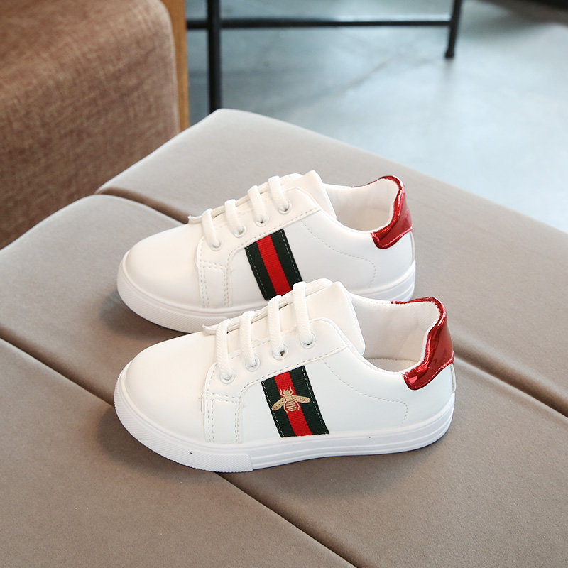 รองเท้าผ้าใบ สีขาว